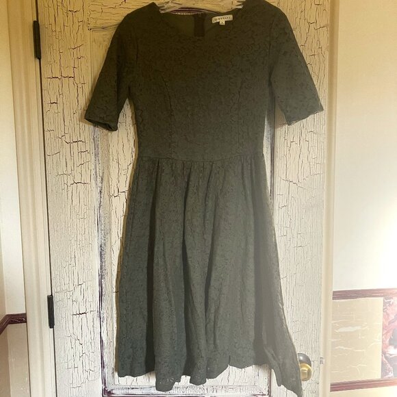 DownEast Dresses & Skirts - Downeast Dark green lace short sleeved with cute pattern!